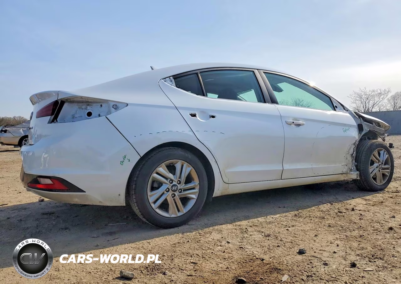 2019 Hyundai Elantra Value Edition VIN:5NPD84LF1KH403511 - 3