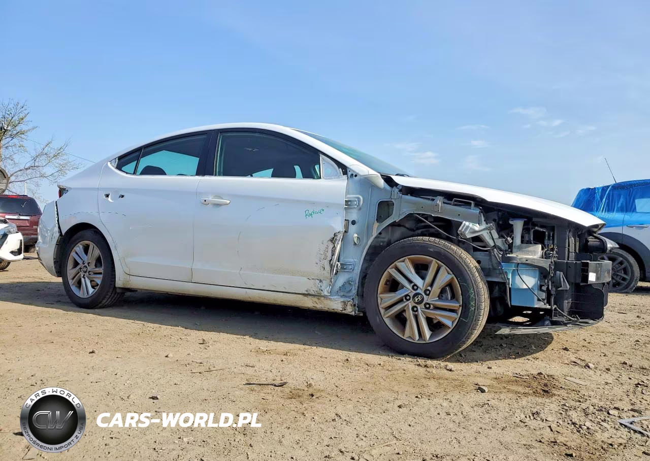 2019 Hyundai Elantra Value Edition VIN:5NPD84LF1KH403511 - 4