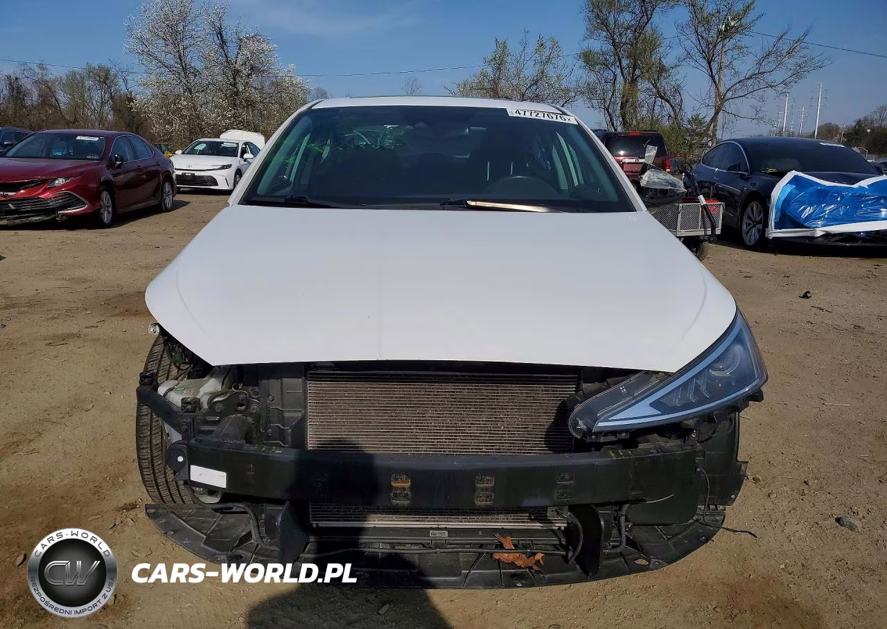 2019 Hyundai Elantra Value Edition VIN:5NPD84LF1KH403511 - 5