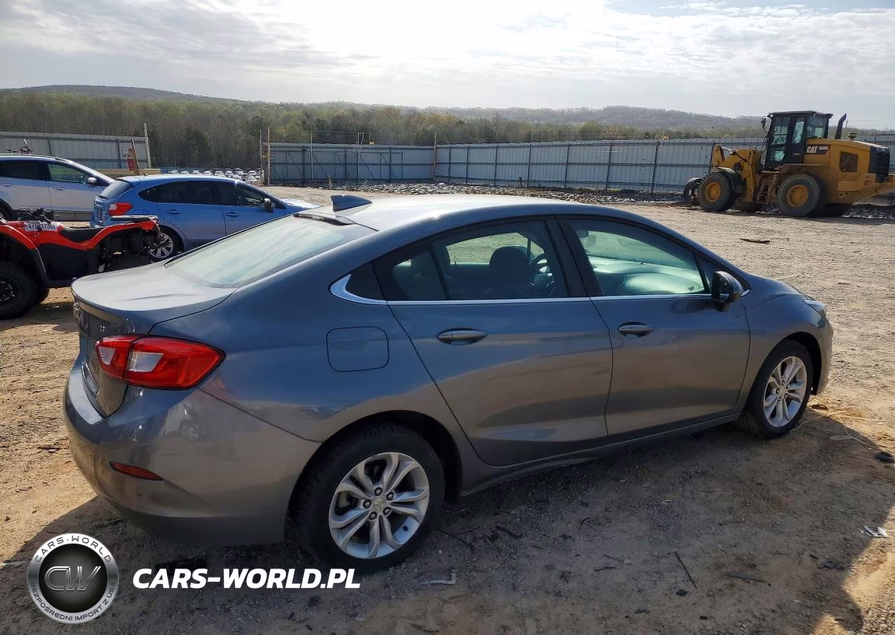 2019 Chevrolet Cruze Lt VIN:1G1BE5SM8K7127394 - 3