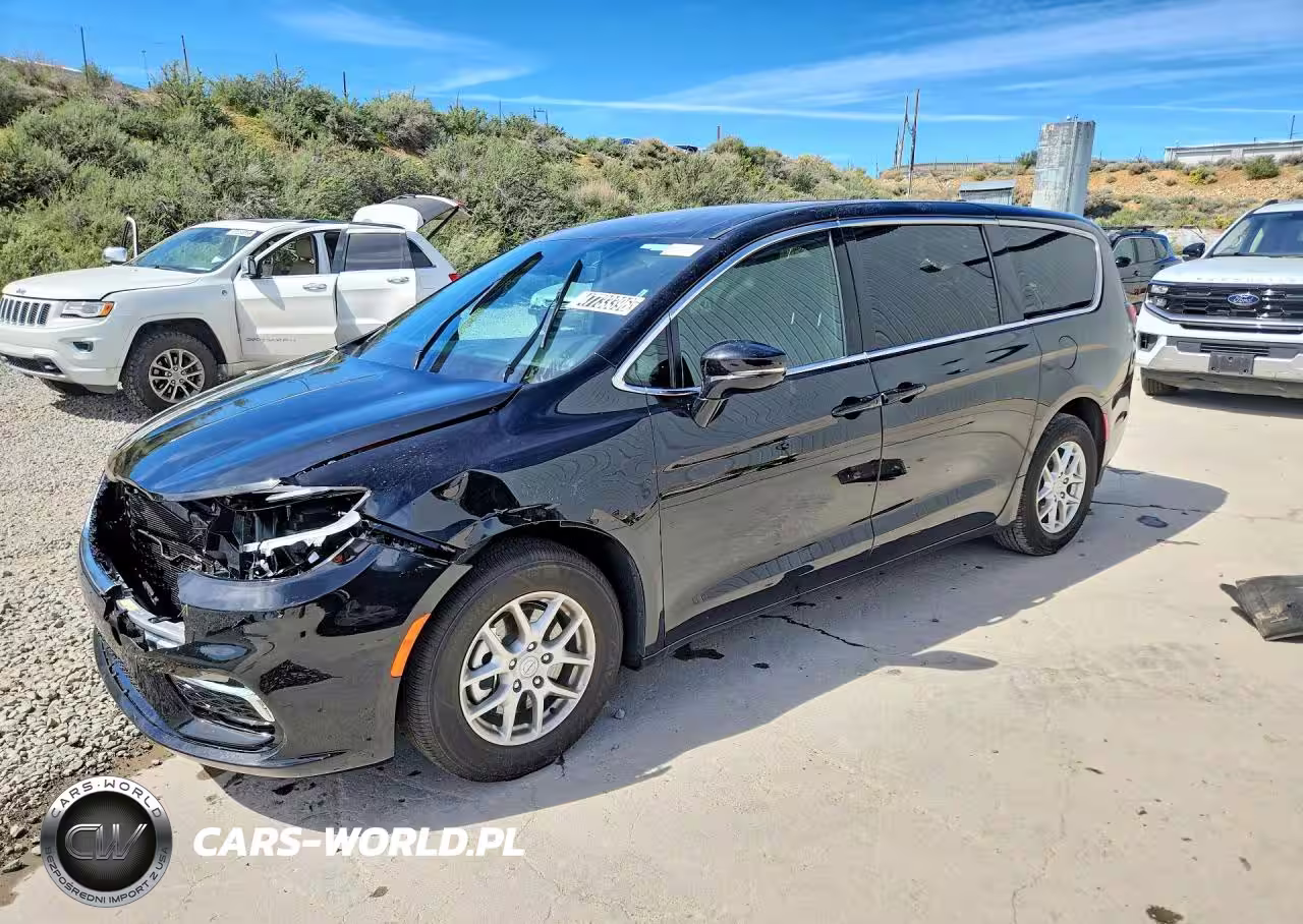 2026 Chrysler Pacifica Select