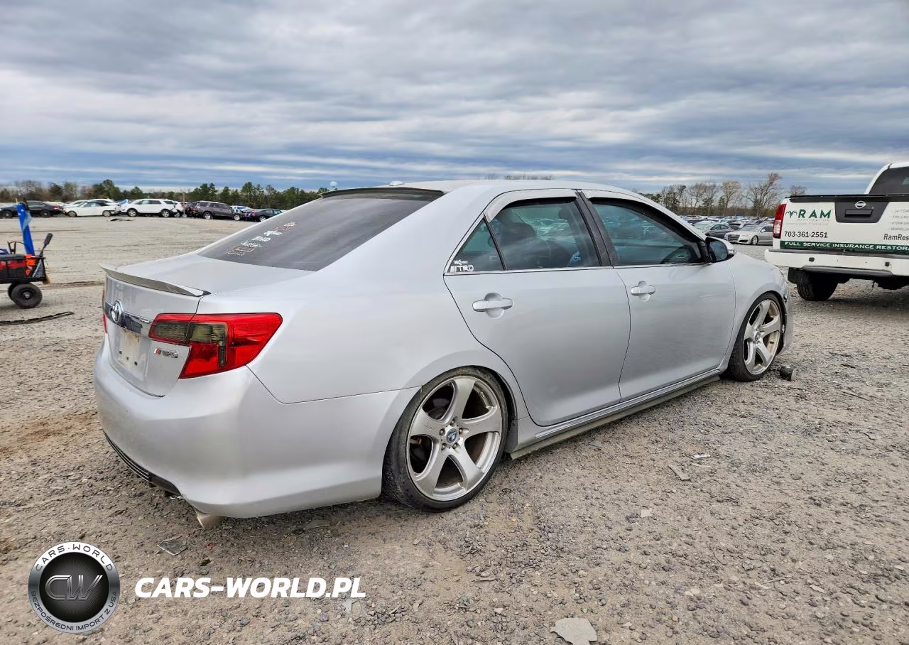 2014 Toyota Camry Xle VIN:4T4BF1FK6ER409966 - 3