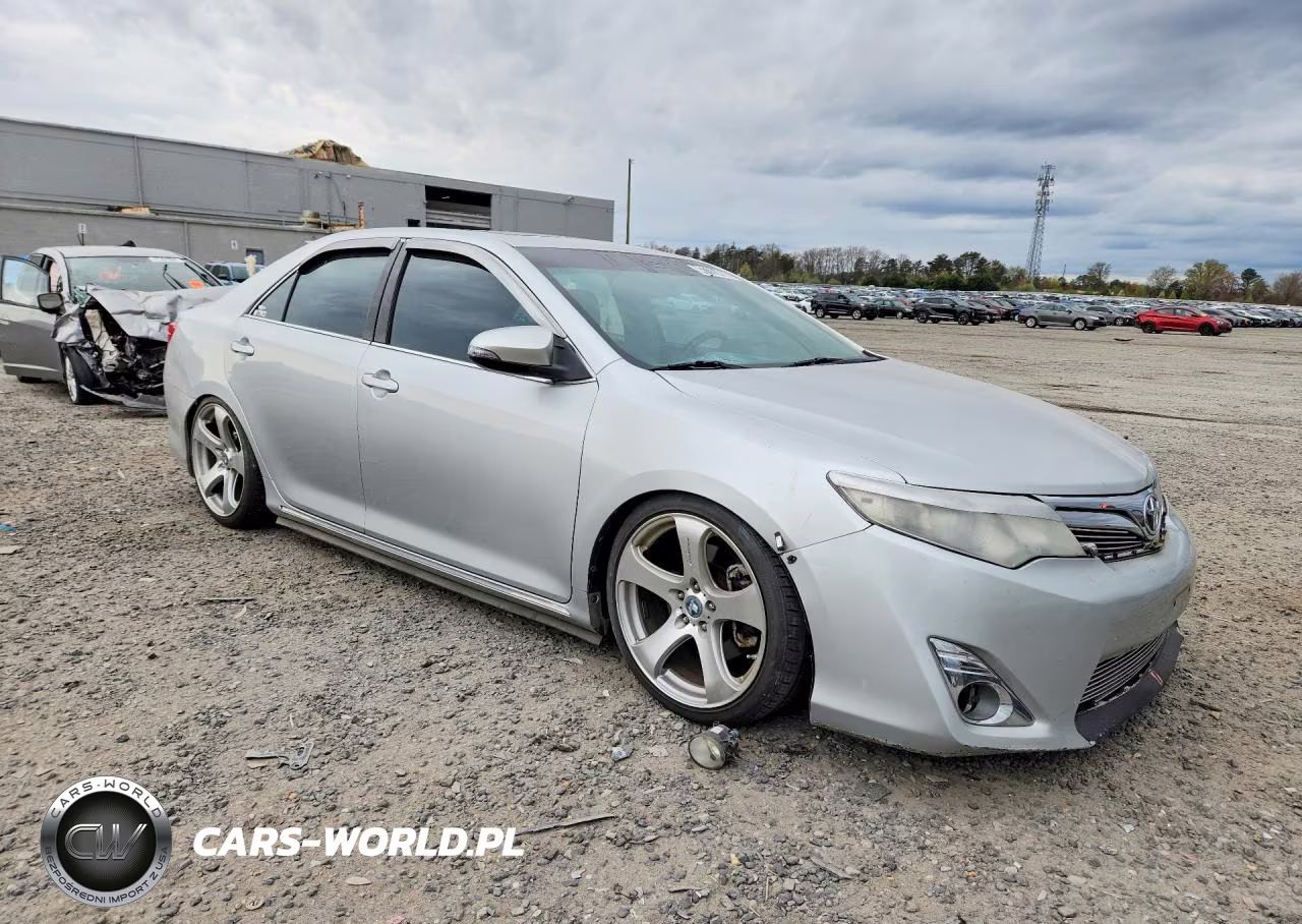 2014 Toyota Camry Xle VIN:4T4BF1FK6ER409966 - 4