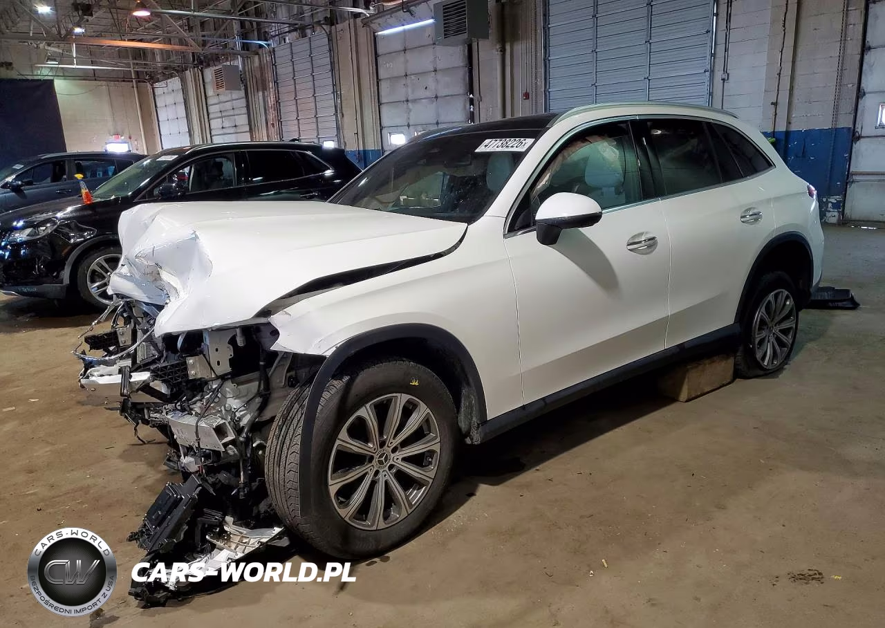 2026 Mercedes-Benz Glc 300 4Matic – zdjęcie 1 z 13