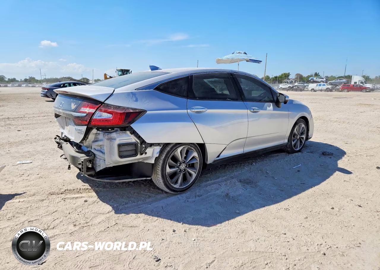 2018 Honda Clarity Touring VIN:JHMZC5F39JC017844 - 3