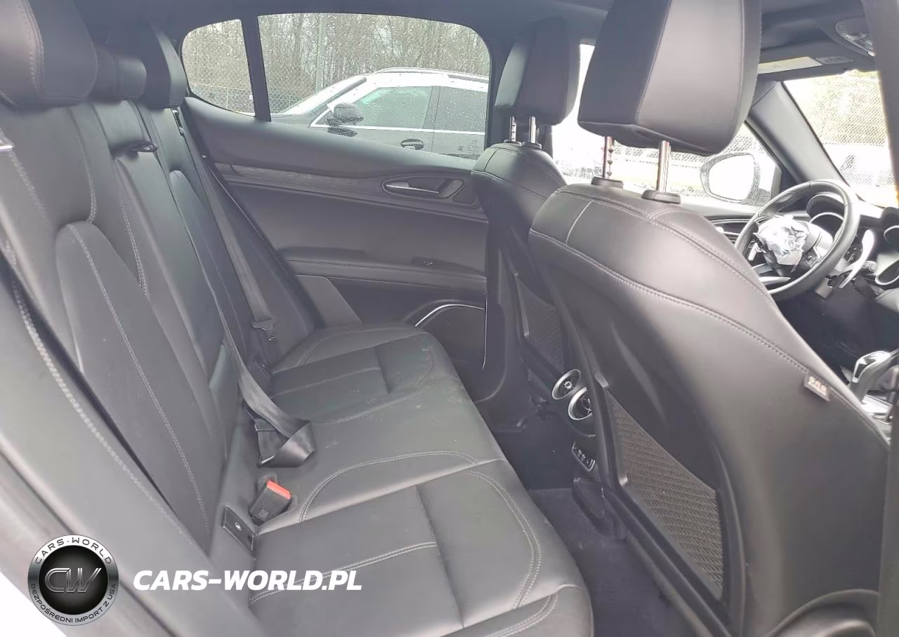 2023 Alfa Romeo Stelvio Sprint VIN:ZASPAKAN5P7D58169 - 11