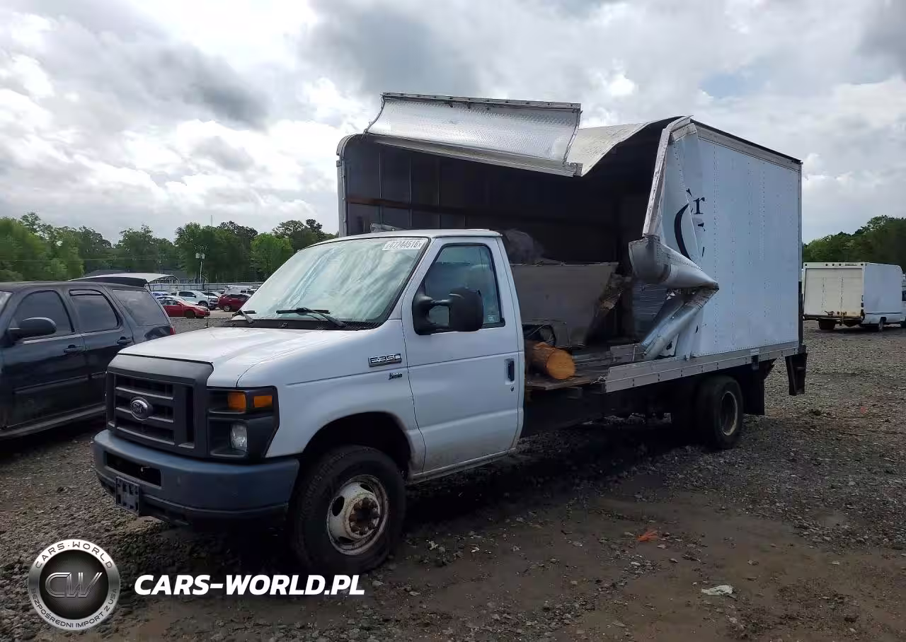 2016 Ford E350 Box Truck