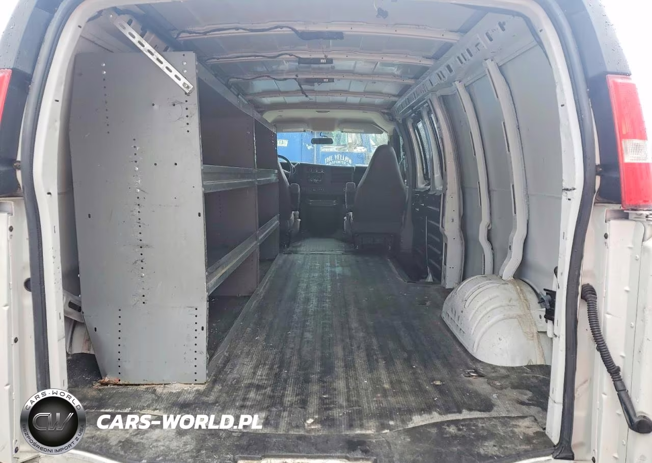 2018 GMC Savana G2500 VIN:1GTW7BFG8J1332379 - 10