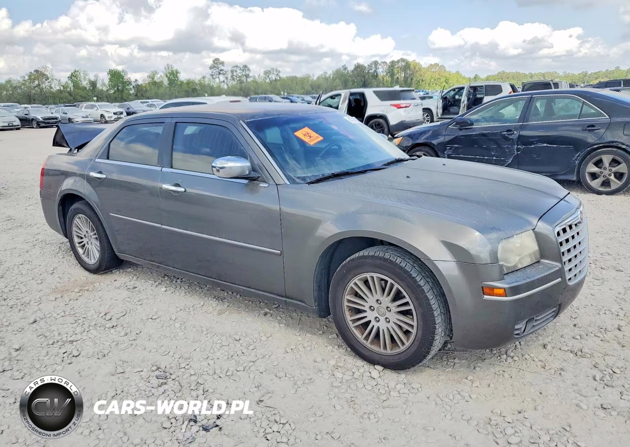 2010 Chrysler 300 Touring VIN:2C3CA5CV3AH201441 - 4