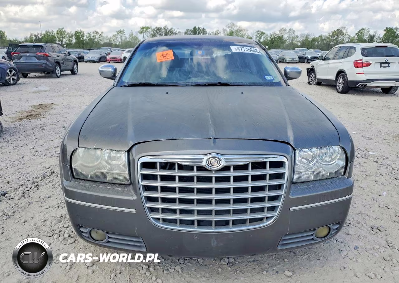 2010 Chrysler 300 Touring VIN:2C3CA5CV3AH201441 - 5