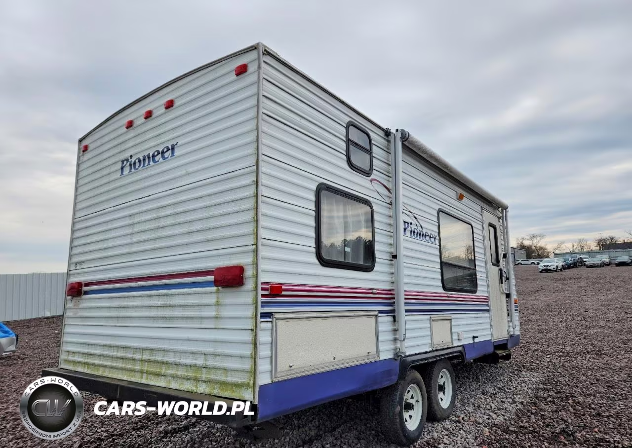 2004 Fleetwood Pioneer Camper VIN:1EB11T18214607810 - 4
