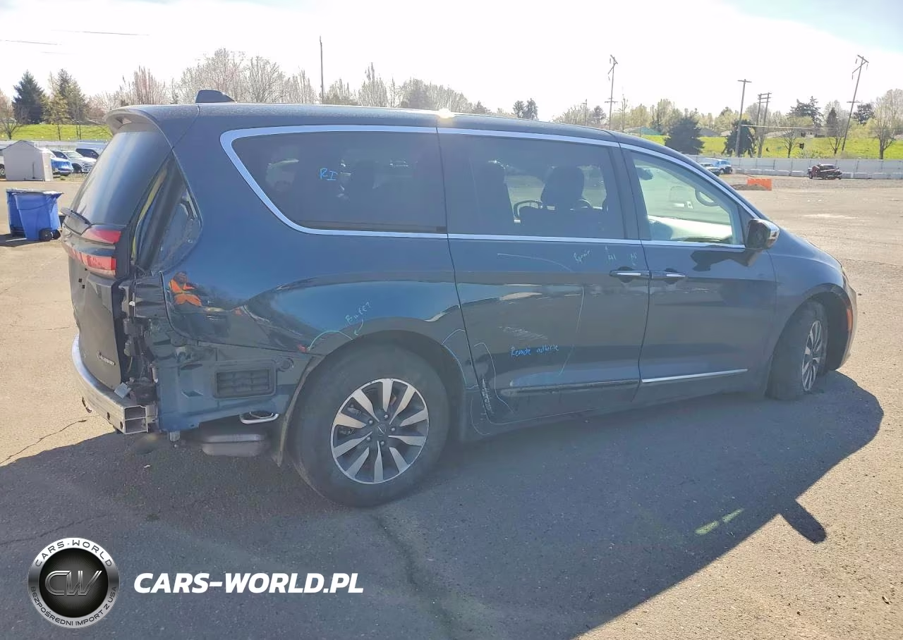 2023 Chrysler Pacifica Hybrid Limited VIN:2C4RC1S70PR551558 - 3