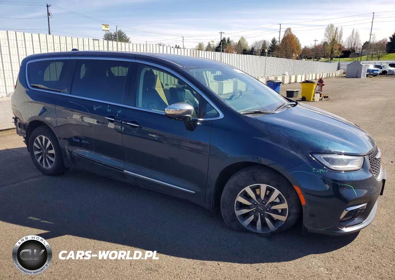 2023 Chrysler Pacifica Hybrid Limited VIN:2C4RC1S70PR551558 - 4