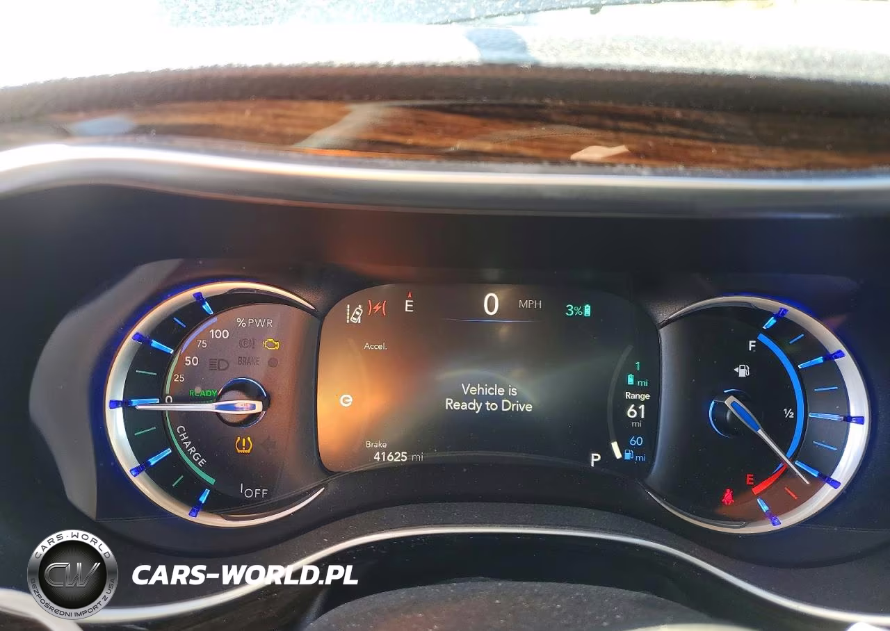 2023 Chrysler Pacifica Hybrid Limited VIN:2C4RC1S70PR551558 - 9