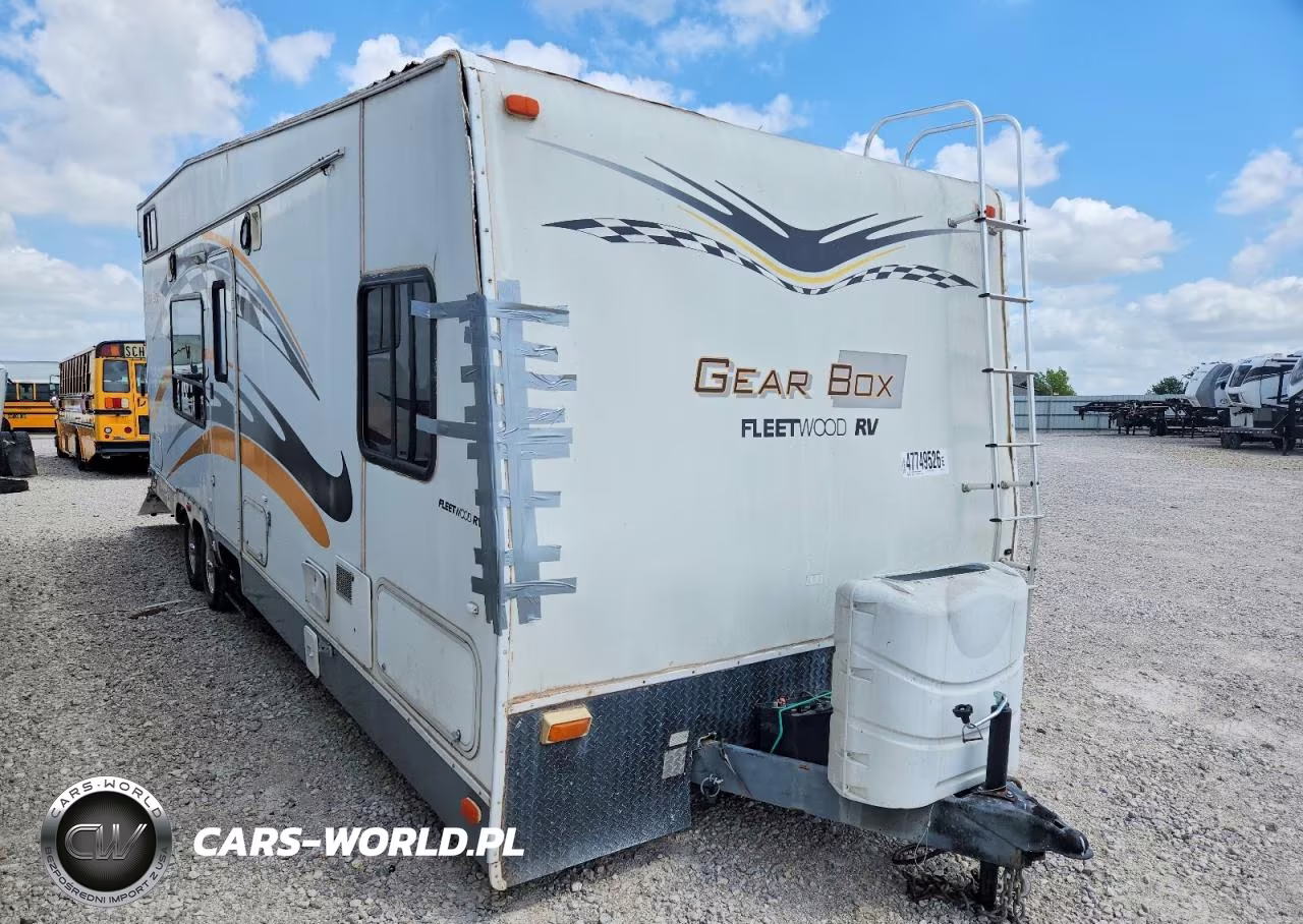 2004 Fleetwood Gearbox Camper