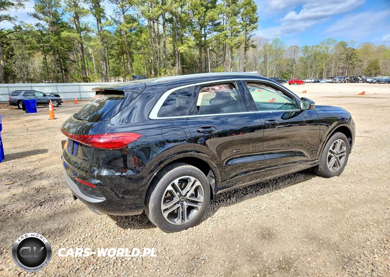 2025 Audi Q5 Premium VIN:WA11AAGU2S2026424 - 3