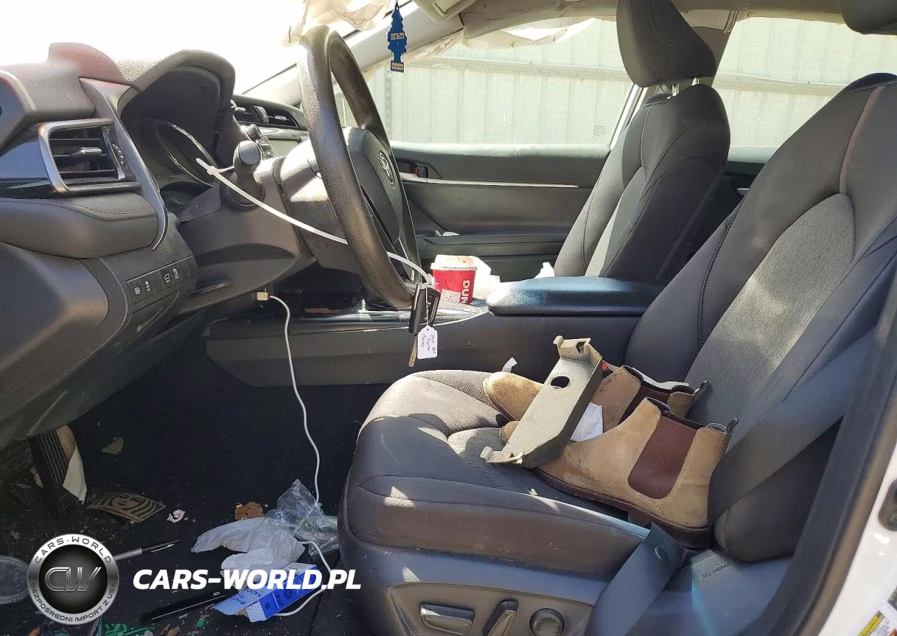 2019 Toyota Camry Le VIN:4T1B11HK5KU252643 - 7