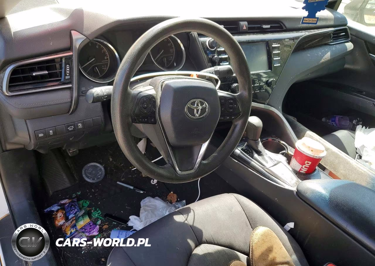 2019 Toyota Camry Le VIN:4T1B11HK5KU252643 - 8