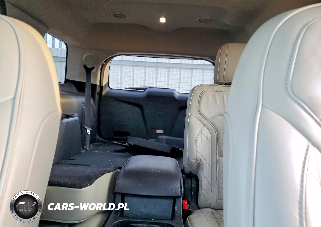 2019 Ford Explorer Platinum VIN:1FM5K8HT8KGA70820 - 10