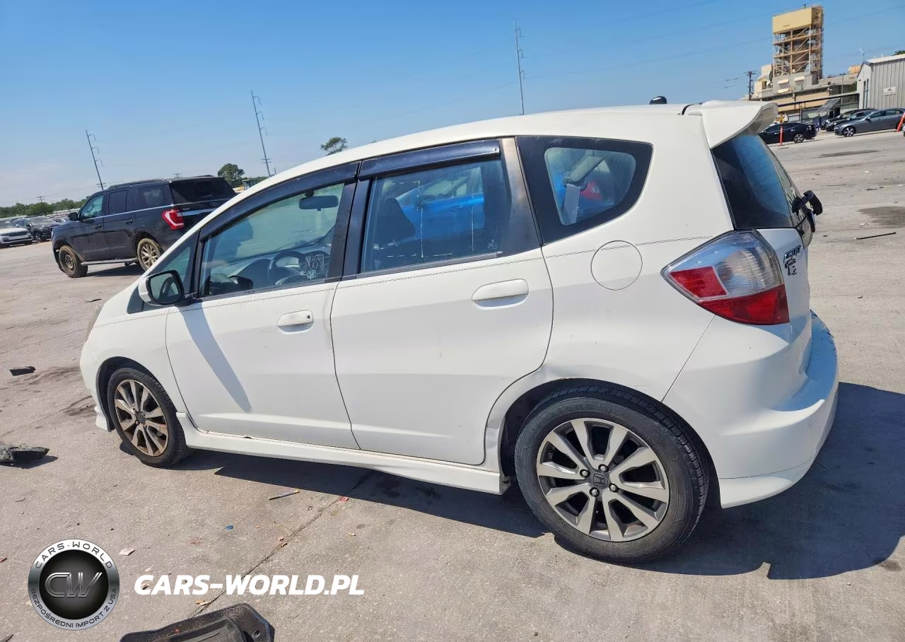 2013 Honda Fit Sport VIN:JHMGE8H54DC059392 - 2