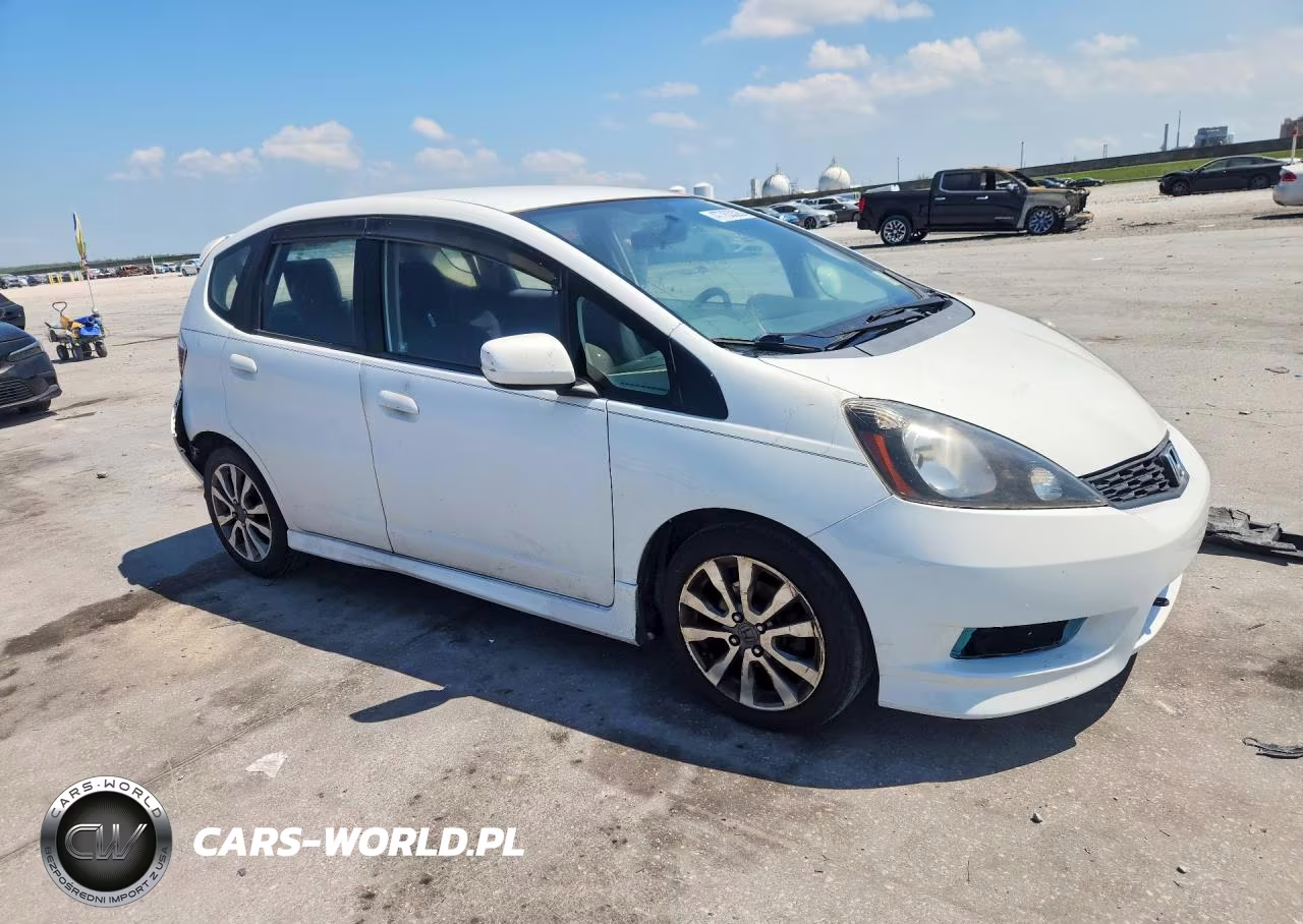 2013 Honda Fit Sport VIN:JHMGE8H54DC059392 - 4