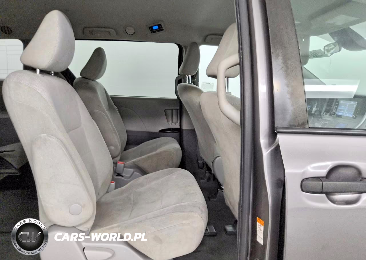 2020 Toyota Sienna L 7-Passenger VIN:5TDZZ3DC0LS042477 - 11