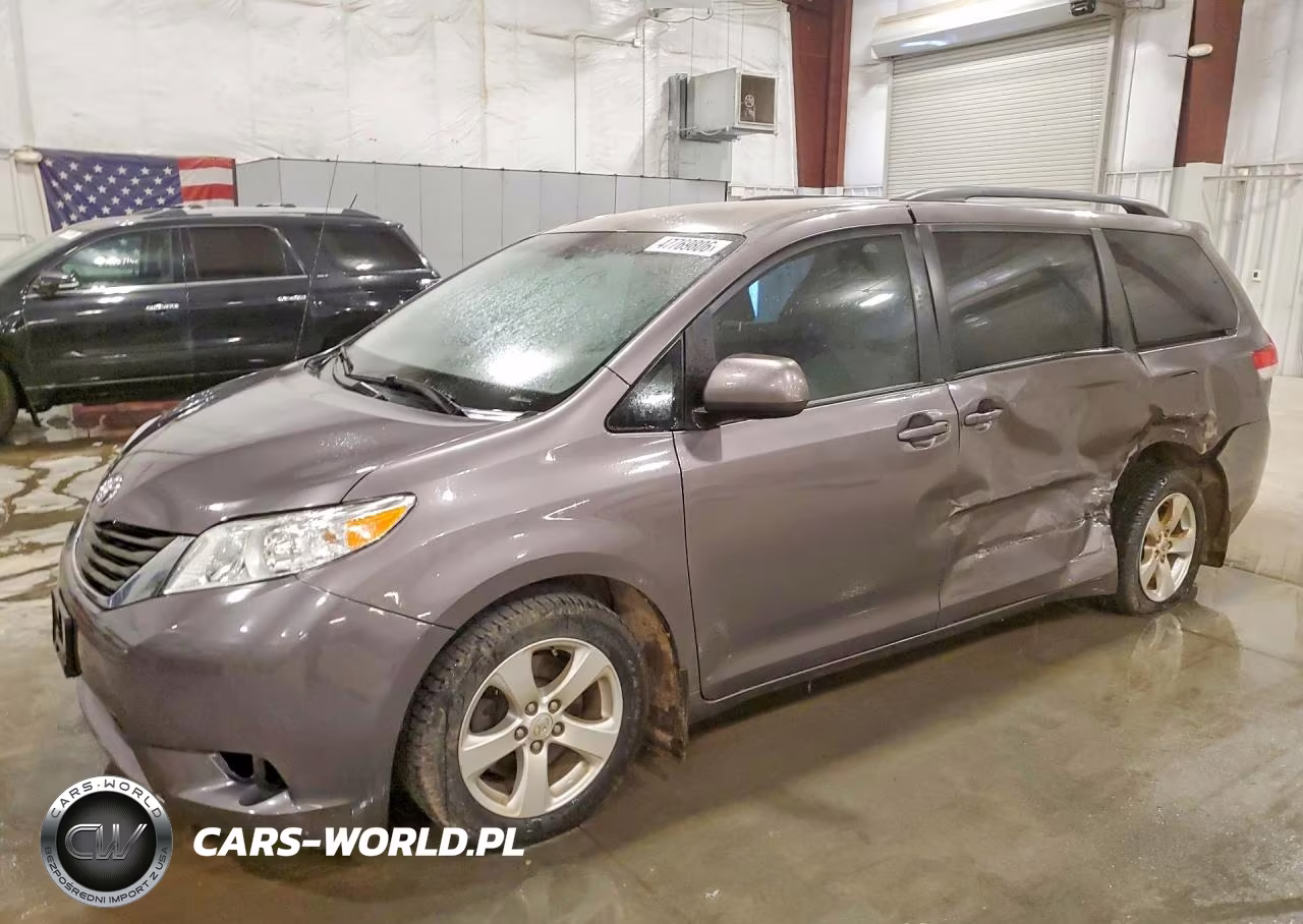 2013 Toyota Sienna Le 8-Passenger – zdjęcie 1 z 13