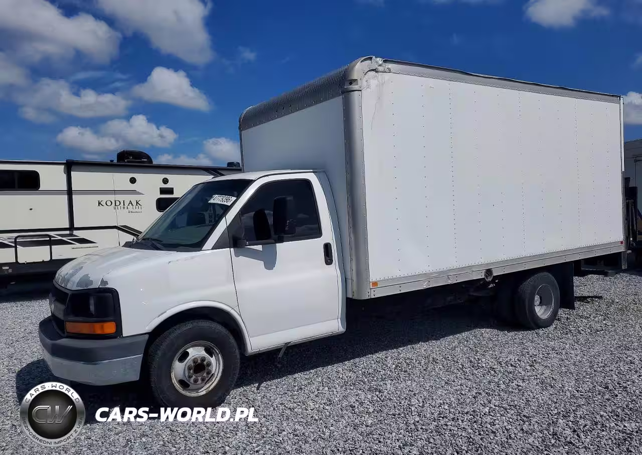 2012 Chevrolet Express G3500 Box Truck