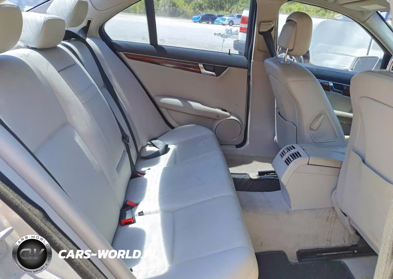 2011 Mercedes-Benz C 300 VIN:WDDGF5EB0BR174305 - 10