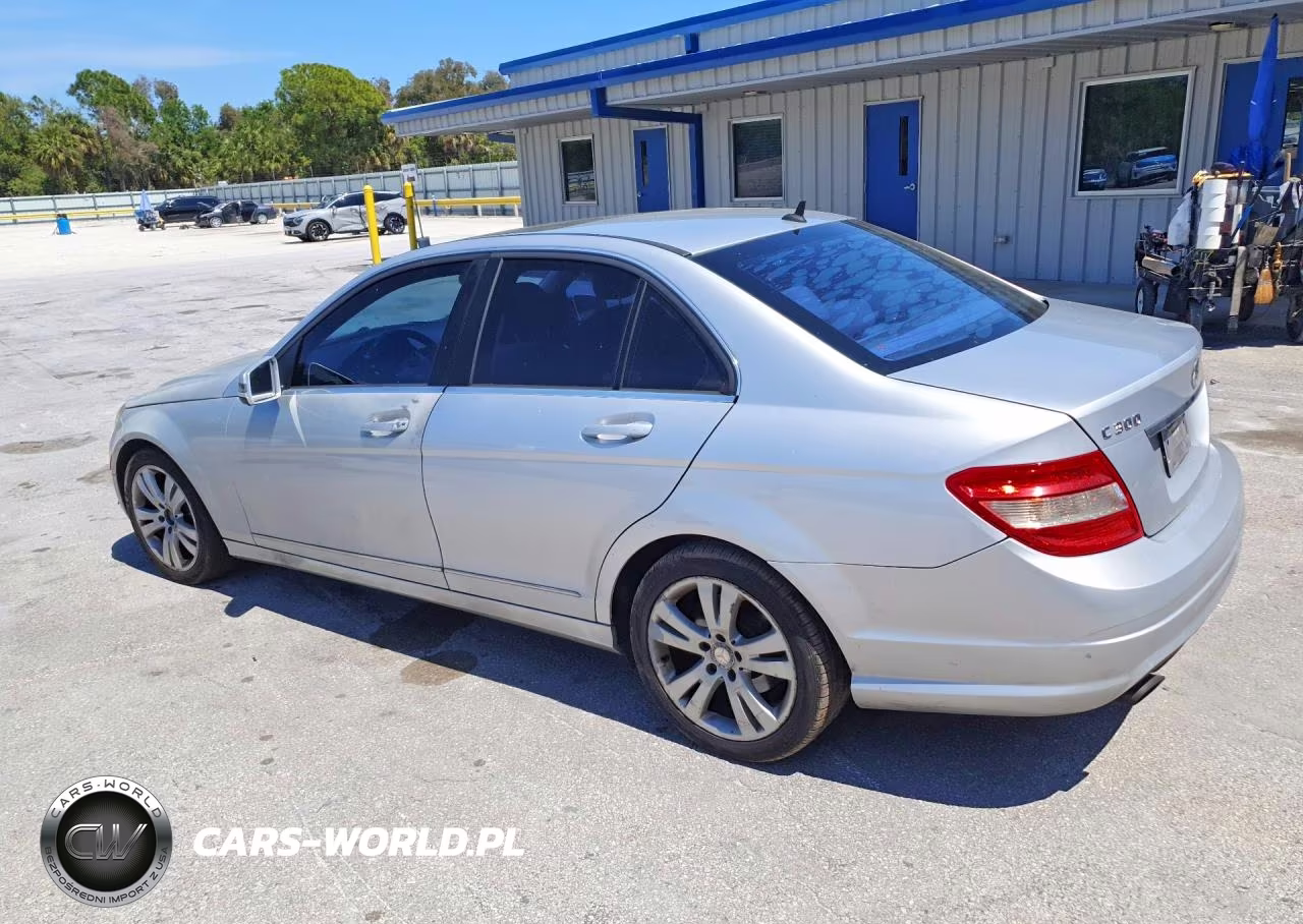 2011 Mercedes-Benz C 300 VIN:WDDGF5EB0BR174305 - 2