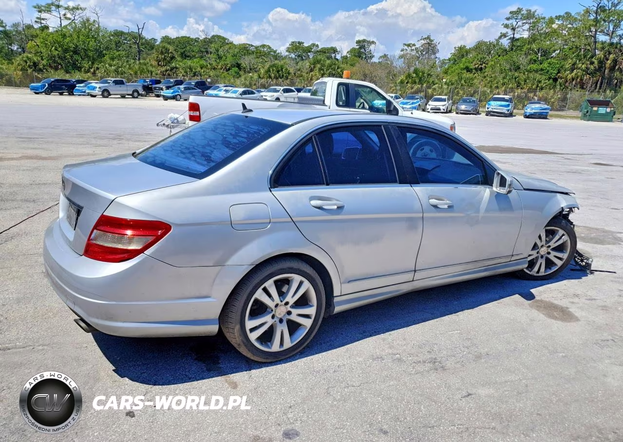 2011 Mercedes-Benz C 300 VIN:WDDGF5EB0BR174305 - 3