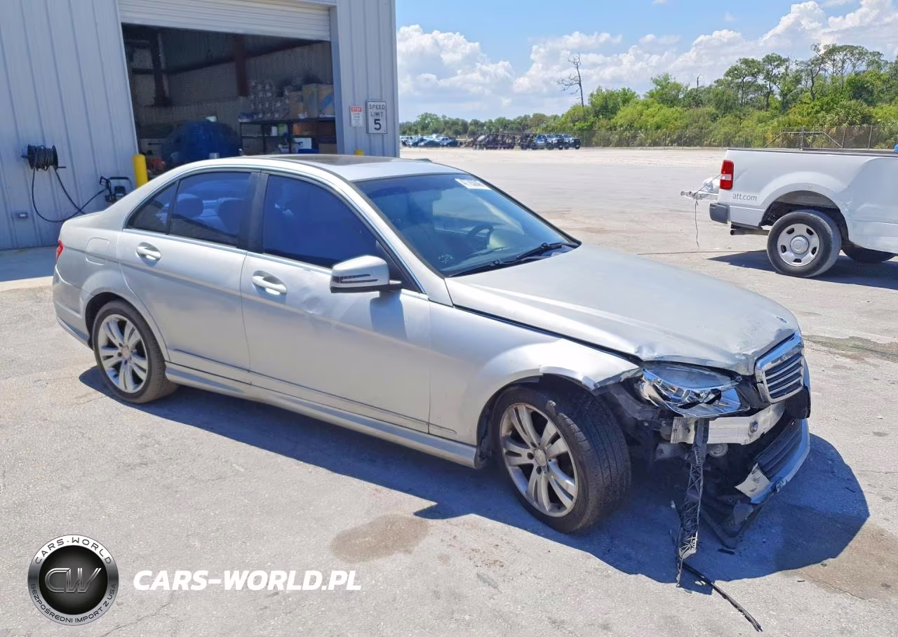 2011 Mercedes-Benz C 300 VIN:WDDGF5EB0BR174305 - 4