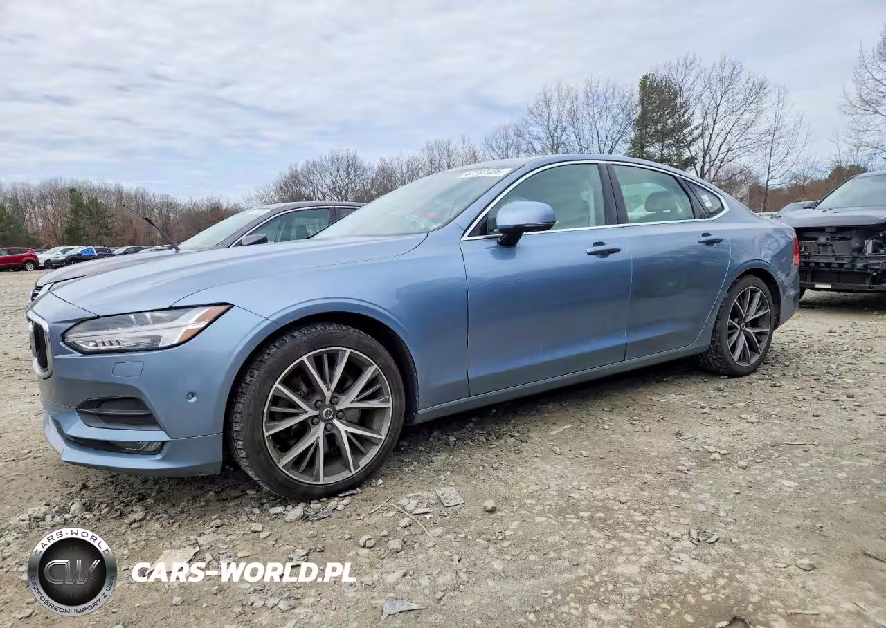 2017 Volvo S90 T6 Momentum