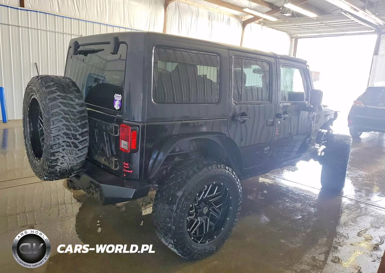 2015 Jeep Wrangler Unlimited Sahara VIN:1C4BJWEG8FL509209 - 3