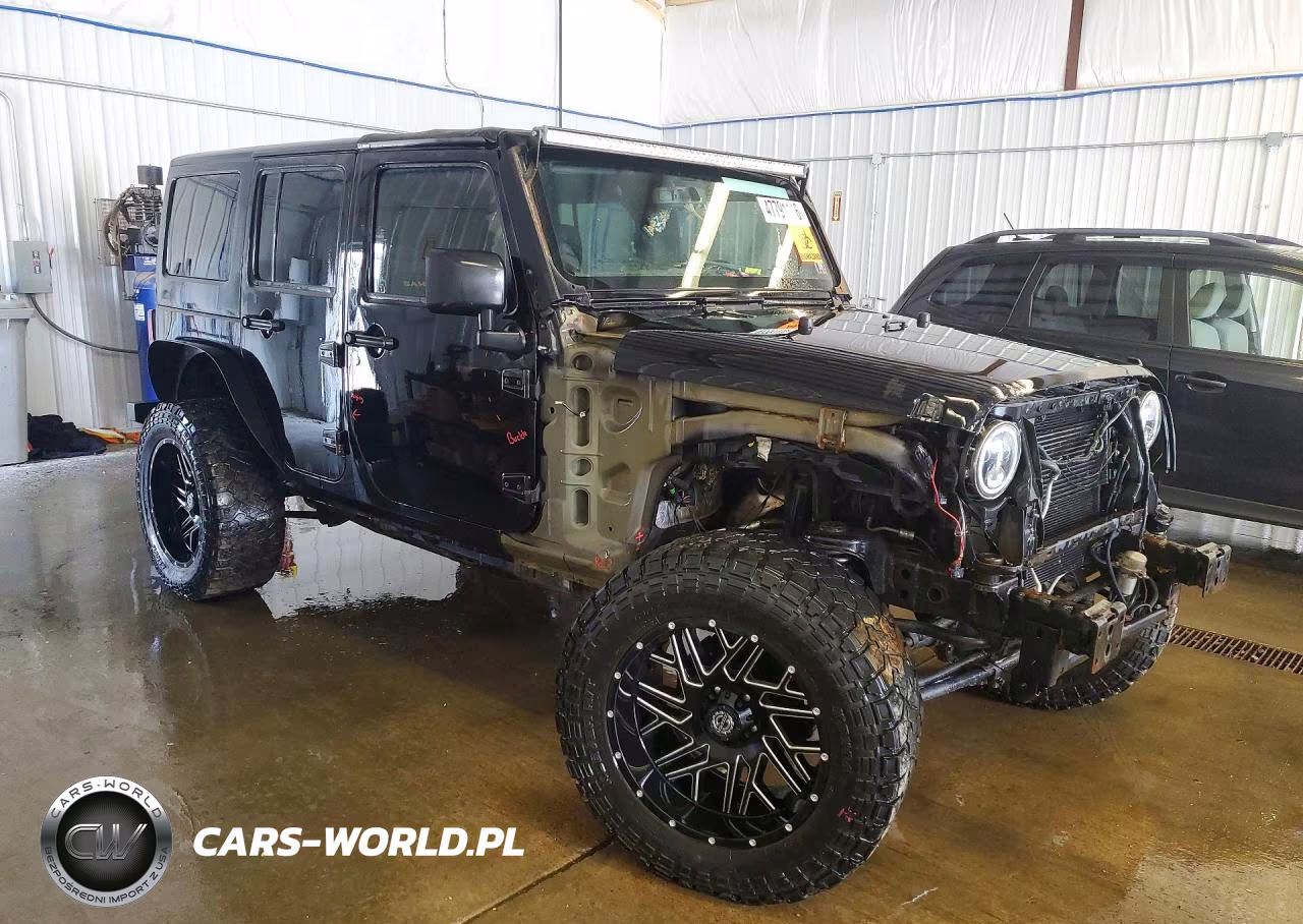 2015 Jeep Wrangler Unlimited Sahara VIN:1C4BJWEG8FL509209 - 4