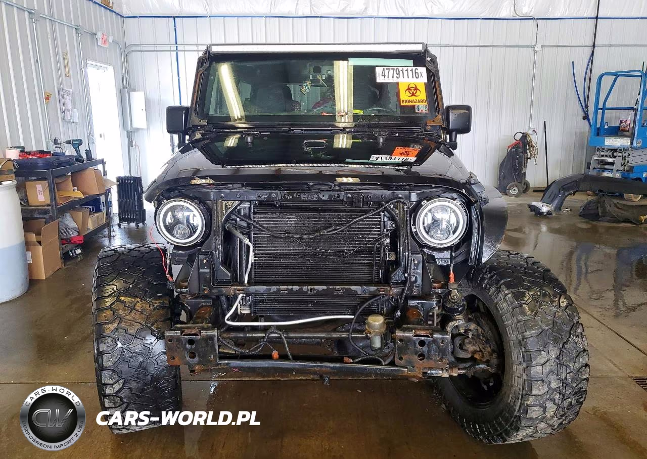 2015 Jeep Wrangler Unlimited Sahara VIN:1C4BJWEG8FL509209 - 5