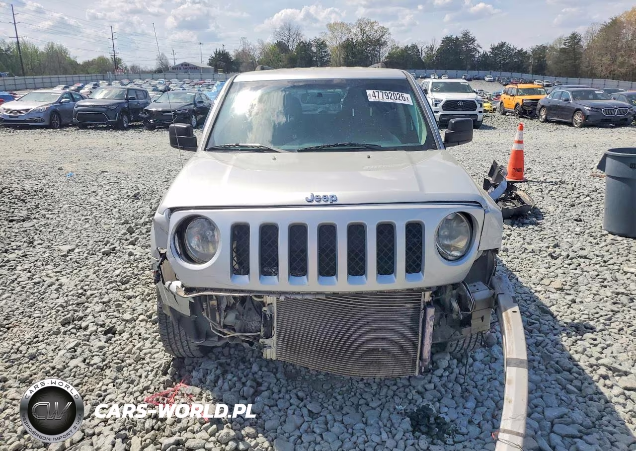 2012 Jeep Patriot Latitude VIN:1C4NJRFB4CD571892 - 5