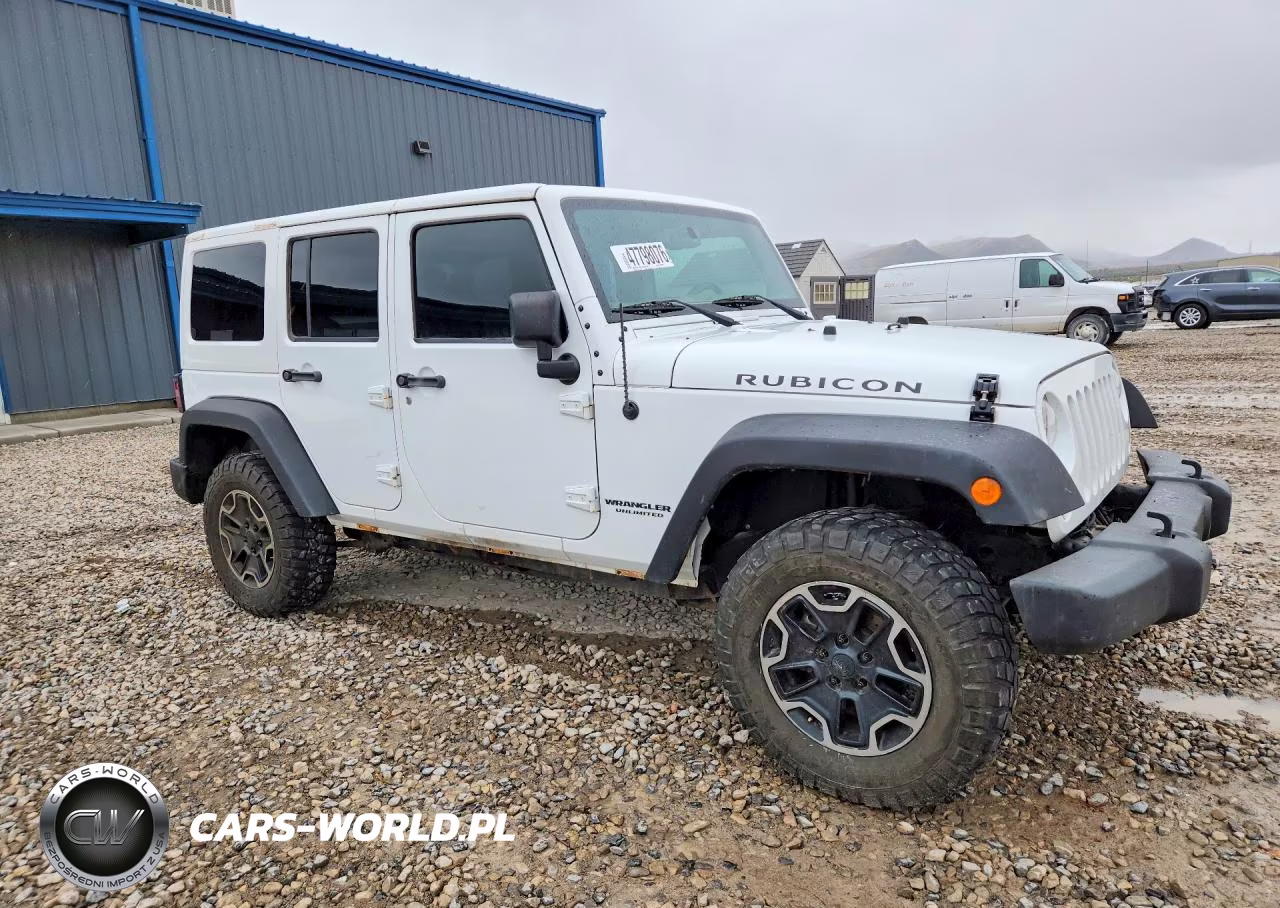 2016 Jeep Wrangler Unlimited Rubicon VIN:1C4BJWFG0GL135131 - 4