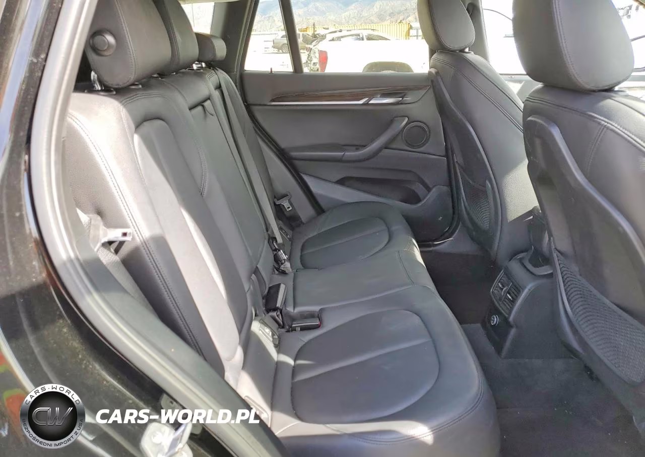 2018 BMW X1 xDrive28I VIN:WBXHT3C3XJ5L24548 - 10