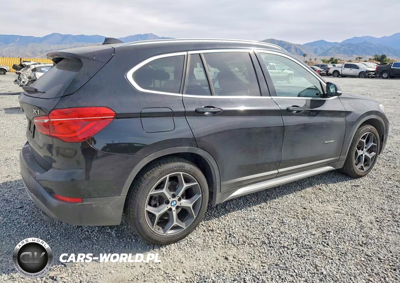2018 BMW X1 xDrive28I VIN:WBXHT3C3XJ5L24548 - 3