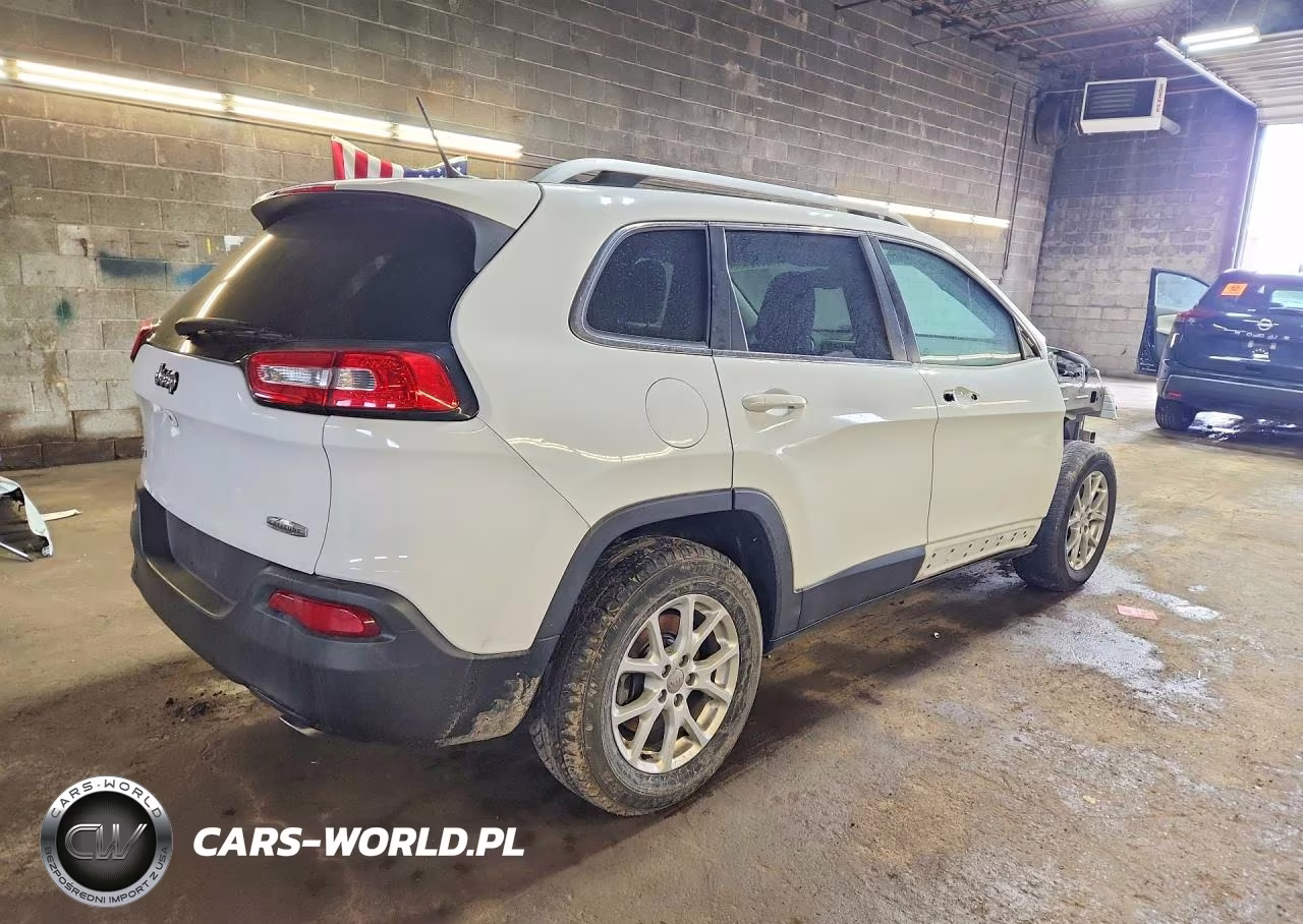 2014 Jeep Cherokee Latitude VIN:1C4PJMCS3EW226358 - 3