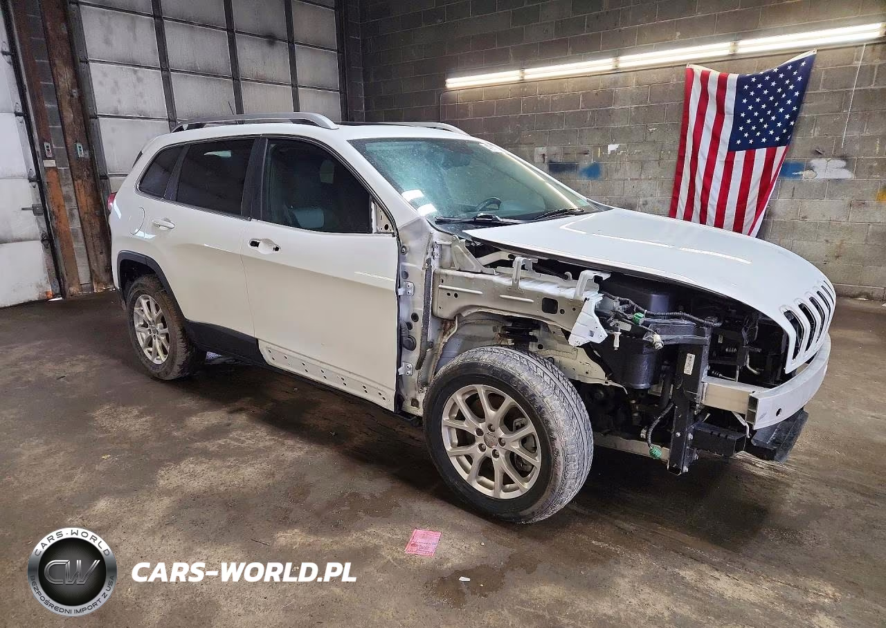 2014 Jeep Cherokee Latitude VIN:1C4PJMCS3EW226358 - 4