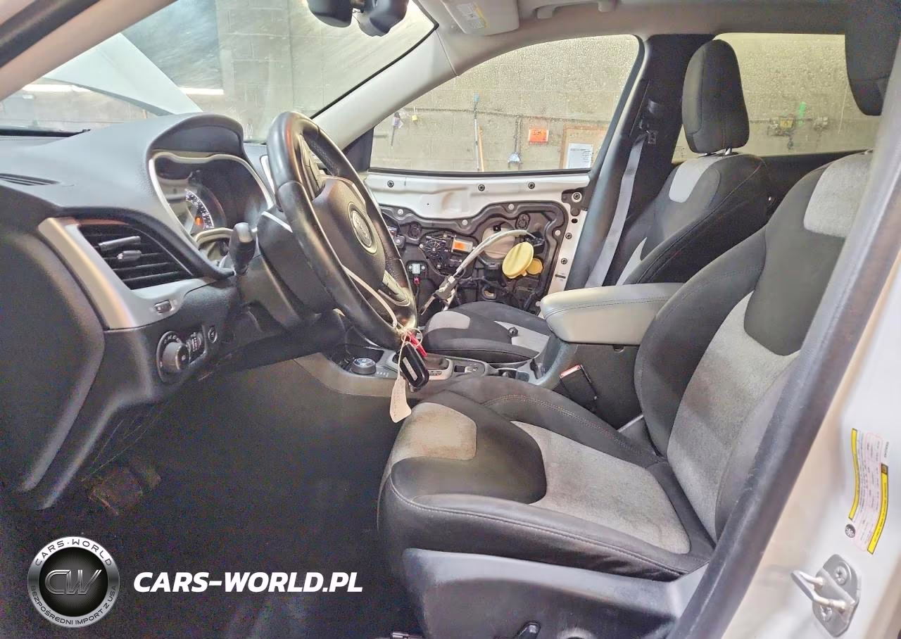2014 Jeep Cherokee Latitude VIN:1C4PJMCS3EW226358 - 7