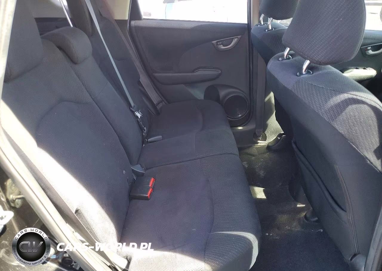 2013 Honda Fit Sport VIN:JHMGE8H57DC041002 - 10