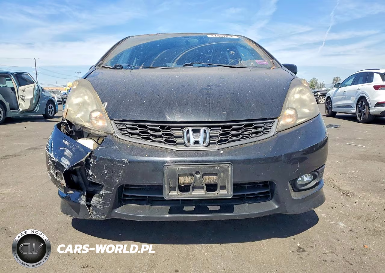 2013 Honda Fit Sport VIN:JHMGE8H57DC041002 - 5