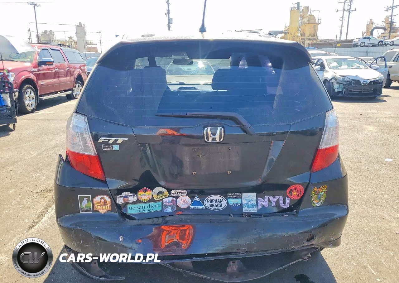 2013 Honda Fit Sport VIN:JHMGE8H57DC041002 - 6