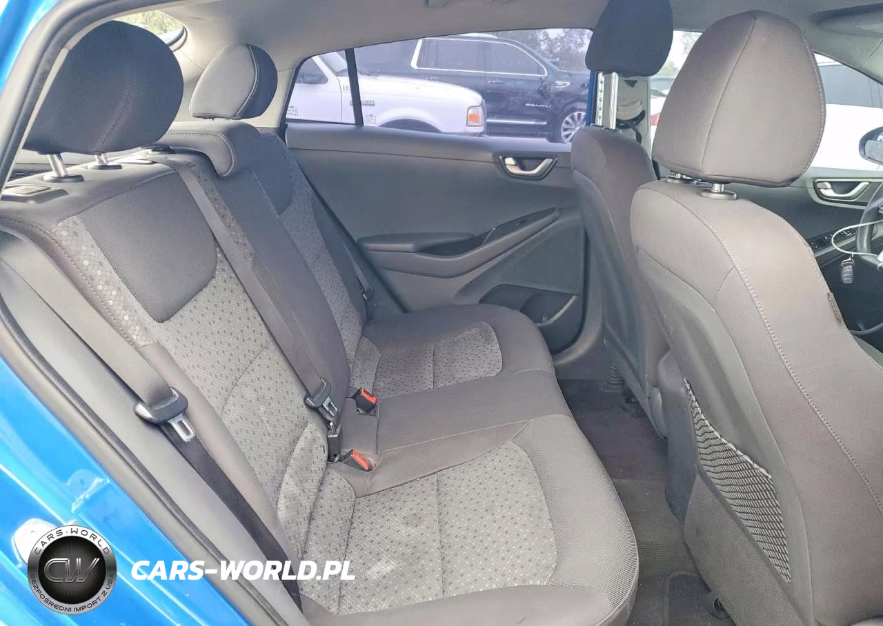 2018 Hyundai Ioniq Hybrid Blue VIN:KMHC65LC0JU089783 - 10