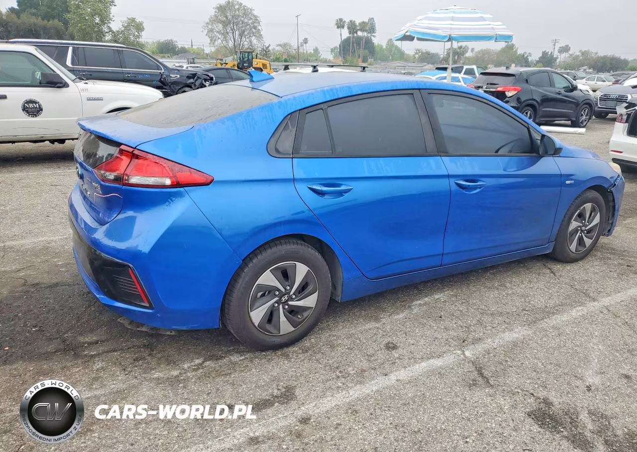2018 Hyundai Ioniq Hybrid Blue VIN:KMHC65LC0JU089783 - 3