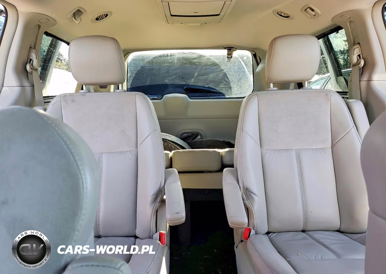 2015 Chrysler Town & Country Limited Platinum VIN:2C4RC1GG8FR754883 - 10