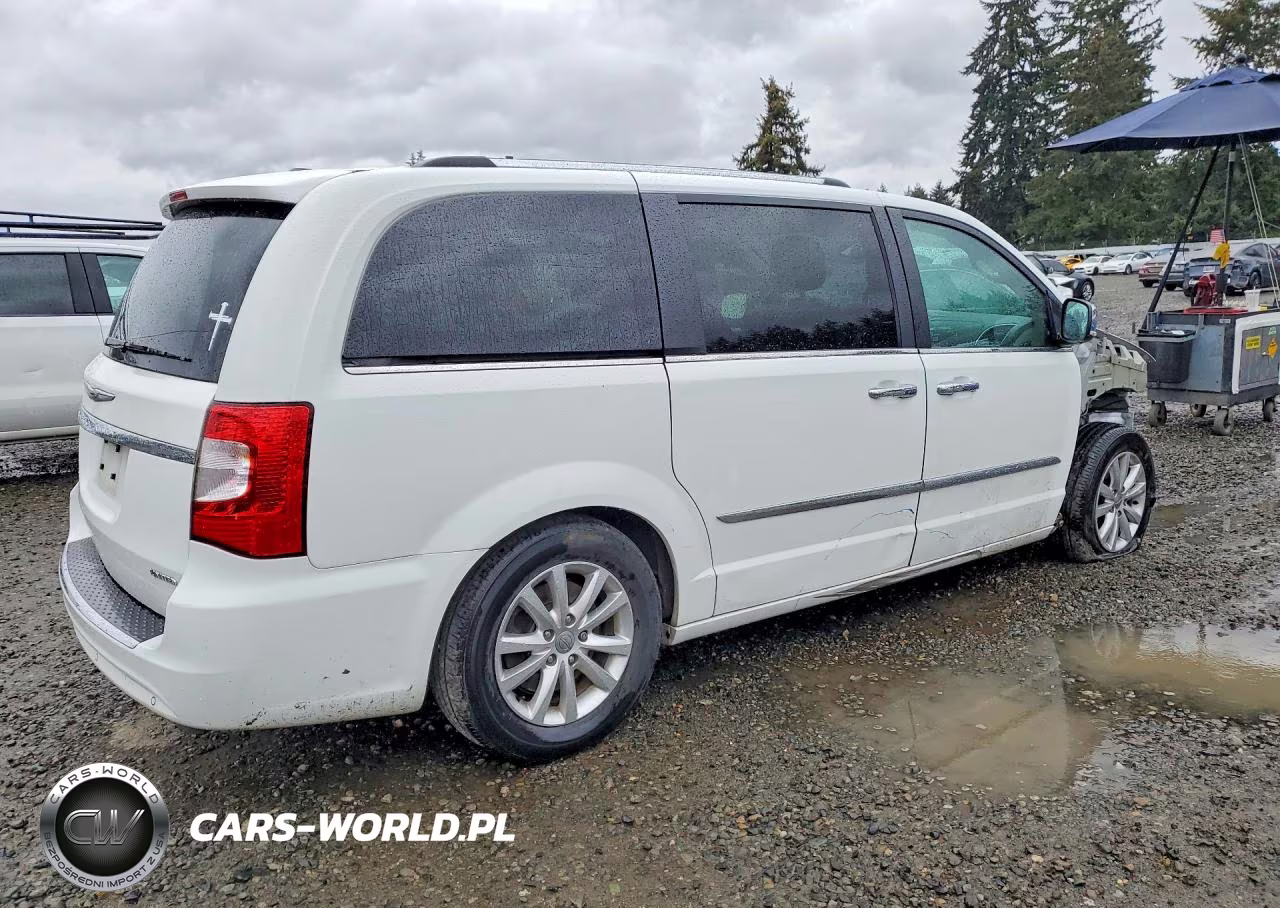 2015 Chrysler Town & Country Limited Platinum VIN:2C4RC1GG8FR754883 - 3